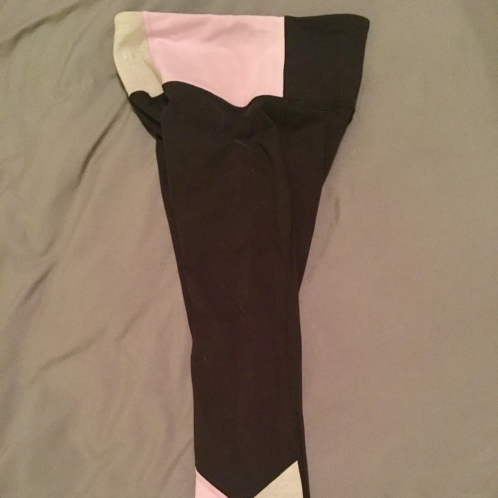 Lululemon Black/lavender/grey yoga crop